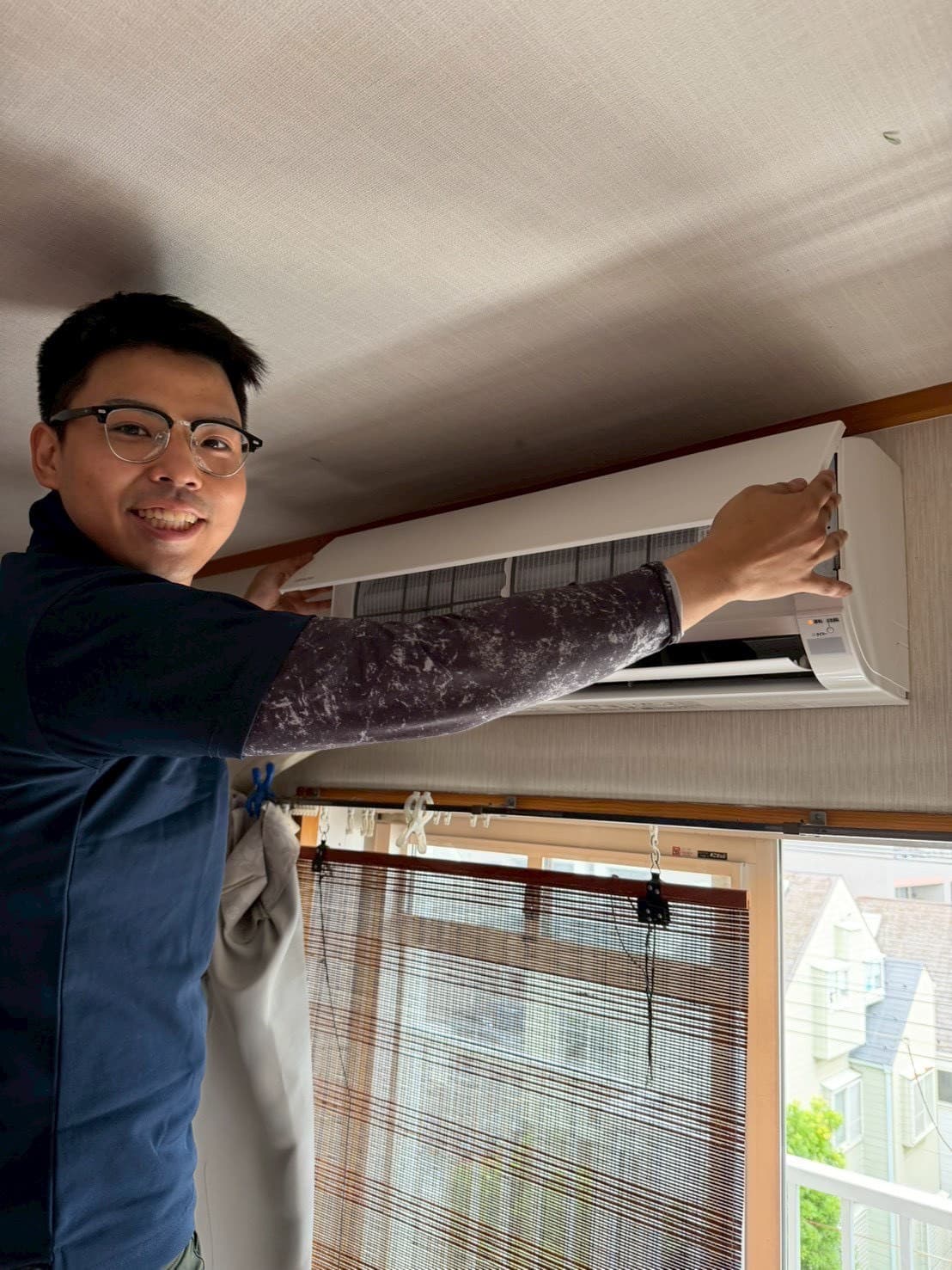 エアコン室外機への専門的な作業